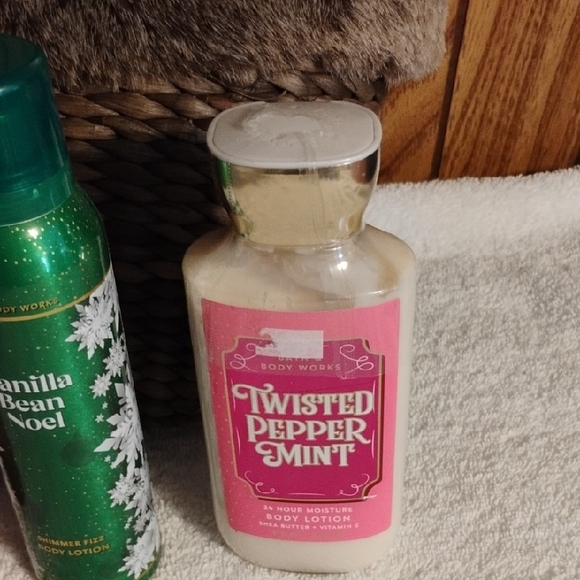 Bath & Body Works Festiv Holiday Bundle - Picture 4 of 7